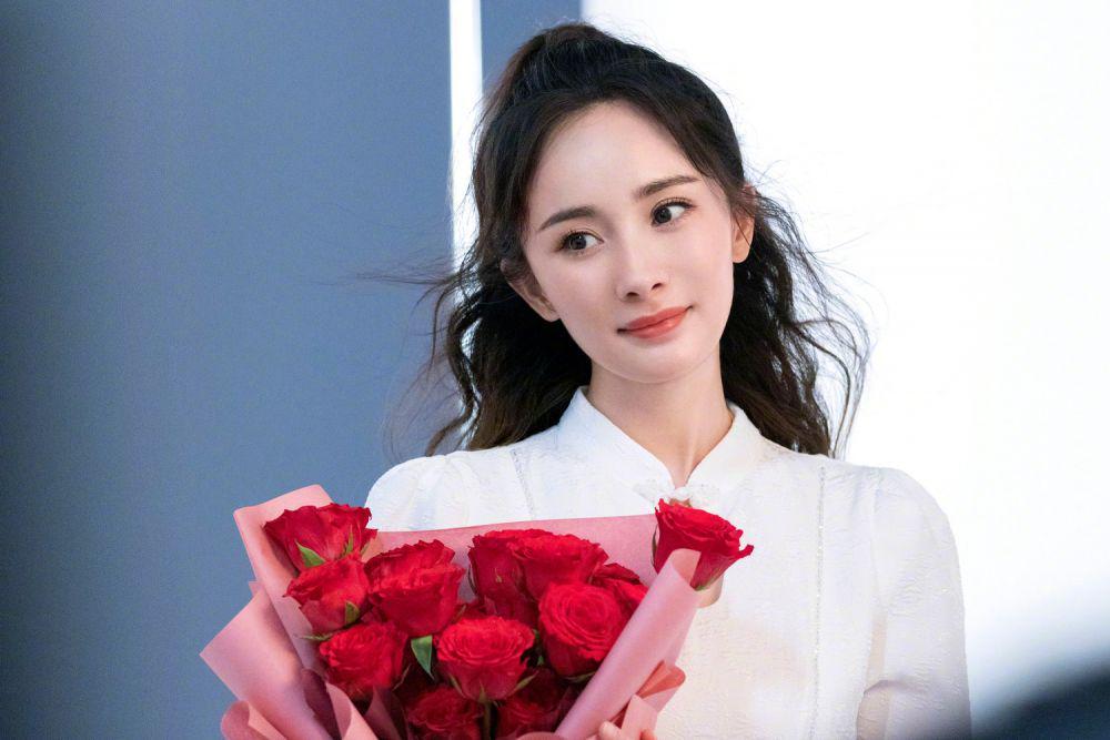 Yang Mi Opens Up About Motherhood: “I’m Not a Perfect Mother, and That’s Okay”